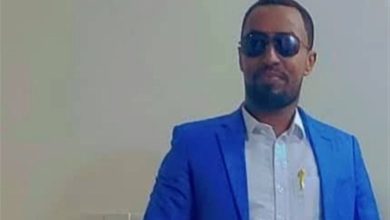 صورة شرطة المهرة تعلن القبض على رئيس الجالية الأثيوبية بتهمة الإتجار بالبشر وقيادة شبكة تهريب إلى سلطنة عُمان