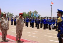 صورة وزير الدفاع يزور كلية الطيران والدفاع المدني بمأرب ويشدد على الإنضباط العسكري