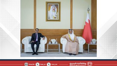 صورة وزير الإعلام يستقبل سفير جمهورية باكستان الإسلامية لدى مملكة البحرين