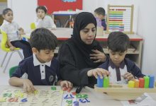 صورة في أول أيام عودة المعلمين.. المدارس تستهل العام الجديد بتحديث بيانات الطلبة واستطلاع توقعات الأسر