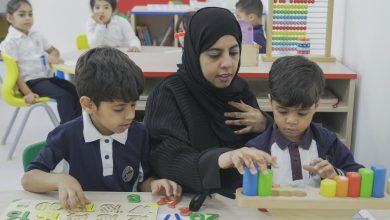 صورة في أول أيام عودة المعلمين.. المدارس تستهل العام الجديد بتحديث بيانات الطلبة واستطلاع توقعات الأسر