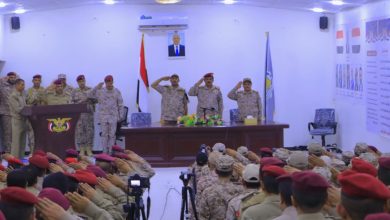 صورة وزير الدفاع يعقد اجتماعا موسعا برئاسة الأركان وكبار قادة الجيش وهيئاته ودوائره بمحافظة مأرب ويشيد بالجاهزية العالية للقوات المسلحة في كافة جبهات القتال بالمحافظة  