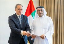 صورة رئيس الدولة يتلقى رسالة خطية من الرئيس المصري تسلمها خليفة شاهين المرر