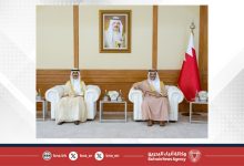 صورة وزير الإعلام يستقبل سفير دولة الكويت لدى مملكة البحرين