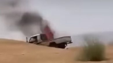 صورة وساطة قبلية تتدخل وتوقف اشتباكات عنيفة بين قبيلتين في مأرب خلفت قتلى وجرحى وأضرار كبيرة