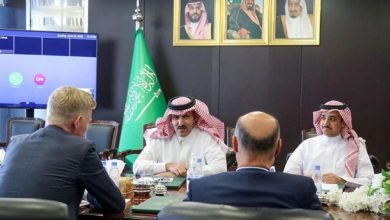 صورة مكتب المبعوث الأممي إلى اليمن يكشف تفاصيل زيارته للرياض ولقائه بالعليمي وآل جابر   