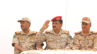 صورة وزير الدفاع يشيد بالجاهزية القتالية العالية لمقاتلي المنطقة العسكرية السادسة بالجوف