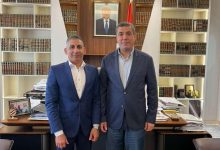 صورة السفير اليمني في الدوحة يلتقي مسؤولاً أممياً لبحث الملف الإنساني