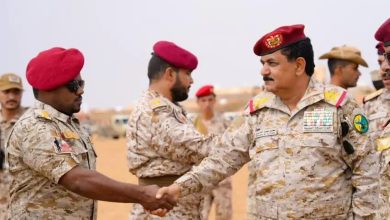 صورة وزير الدفاع يزور الفرقة الثانية- قوات درع الوطن المرابطة في الوديعة بحضرموت ويشدد على الإعداد والتدريب وضرورة التنسيق بين التشكيلات العسكرية