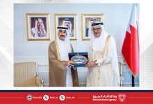 صورة وزير الخارجية يستقبل سفير دولة الكويت لدى مملكة البحرين بمناسبة انتهاء فترة عمله