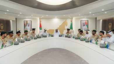 صورة اللواء حارب الشامسي يناقش سبل تطوير مراكز الشرطة في دبي