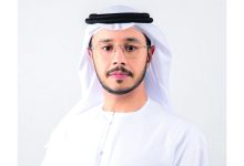 صورة إصدار رخصة تتيح لزوّار دبي قيادة الوسائل البحرية الترفيهية