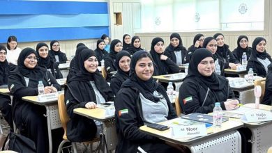 صورة قبل أيام من عودة الطلبة.. مدارس تعتمد ضوابط الحضور والاستئذان والنقل المدرسي وتوزيع الكتب