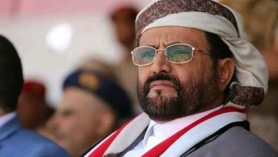 صورة اللواء سلطان العرادة يهنئ حزب المؤتمر بذكرى التأسيس ويدعو لتجاوز الخلافات واستعادة العاصمة صنعاء