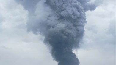 صورة عاجل.. انفجارات عنيفة تهز صنعاء إثر غارات استهدفت معسكر النهدين