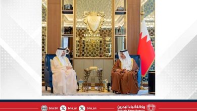 صورة مملكة البحرين تحرص على توفير البيئة الحاضنة للإبداع والمحفزة للابتكار وتعزيزها بمختلف الإمكانات والمقومات التي تتيح تحويل الأفكار الخلاقة إلى مشاريع رائدة تسهم في التنوع الاقتصادي وتعزز استدامته