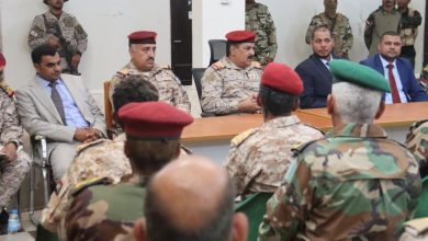 صورة وزير الدفاع في سقطرى يتفقد اللواء الأول مشاة