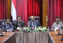 صورة قرار بإنشاء مصفاة لتكرير النفط الخام بطاقة انتاجية تصل إلى 25 ألف برميل يوميًا
