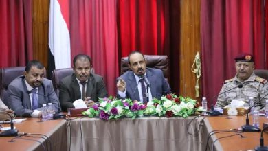 صورة قرار بإنشاء مصفاة لتكرير النفط الخام بطاقة انتاجية تصل إلى 25 ألف برميل يوميًا
