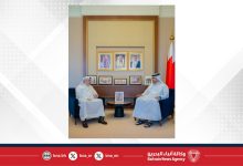 صورة سمو الشيخ عيسى بن سلمان بن حمد يستقبل رئيس جهاز الخدمة المدنية