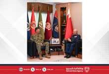 صورة رئيس الأمن العام يبحث أوجه التعاون مع نائب قائد خفر السواحل الأمريكي في المجال البحري
