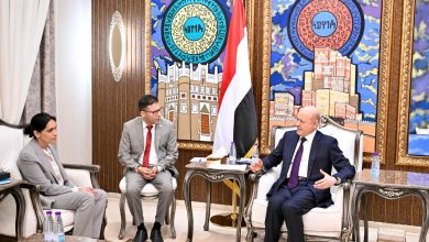 صورة الرئيس العليمي يستبعد السلام مع الحوثيين وينبه إلى أداة حرب تستخدمها الجماعة ضد اليمنيين مطالبًا بتحرك دولي أكثر صرامة