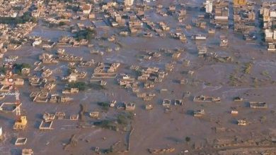 صورة فيضانات مفاجئة اجتاحت عدة محافظات باليمن تسببت بتضرر أكثر من 100 ألف شخص
