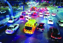 صورة السائقون ملزمون بإفساح الطريق عند سماع صافرة «مركبات الطوارئ»