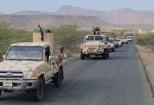 صورة الانتقالي يدفع بتعزيزات ثقيلة إلى جبهة لودر وسط توتر أمني ومطالب شعبية بفتح الطريق