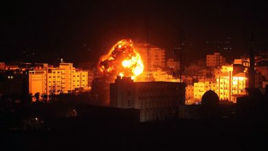 صورة 163 يوم على عودة الحرب.. شهداء ومصابون في قصف الاحتلال عدة مناطق في قطاع غزة