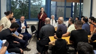 صورة السفارة الفلسطينية في إيطاليا تواكب قضايا الجالية وتشارك في جنازة شابة فلسطينية