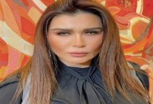 صورة داخل سيارة فاخرة.. نادين الراسي بإطلالة أنيقة في أحدث ظهور لها (صور)