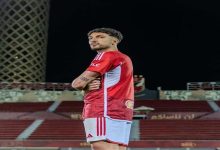 صورة بصورة مع إخواته البنات.. وسام أبو علي يغادر إلى أمريكا
