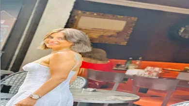صورة بفستان جريء.. منة فضالي تخطف الأنظار والجمهور يغازلها