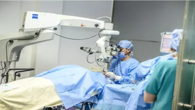 صورة ظهور “البقع” أمام العين.. ظاهرة طبيعية أم مؤشر لمشكلة خطيرة؟