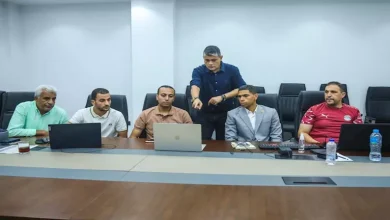 صورة أوسكار يراجع حالات الجولة الأولى مع 4 حكام