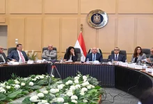 صورة وزير الصناعة: دراسة لمعالجة التشوهات الجمركية لمصانع زجاج السيارات وال