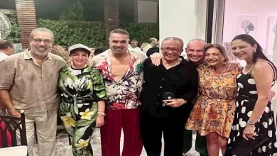 صورة ليلى علوي وإلهام شاهين مع سعد لمجرد في إحدى السهرات والجمهور يعلق (صور