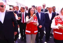 صورة وزيرا التضامن والخارجية يصطحبان رئيس الوزراء الفلسطيني بالعريش