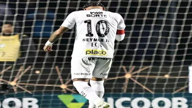 صورة 6 صور لبكاء نيمار بعد الهزيمة التاريخية لسانتوس في الدوري البرازيلي