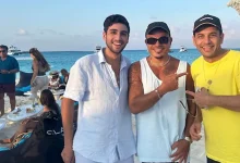 صورة مصطفى قمر ينشر صورًا مع عمرو دياب في الساحل.. ويمازحه بهذه الطريقة