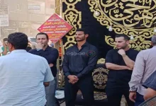 صورة محمد الشناوي يتلقى واجب عزاء والده بمسقط رأسه في كفر الشيخ (فيديو وصور