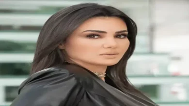 صورة شنطة بنص مليون.. دينا فؤاد تخطف الأنظار بفستان جريء