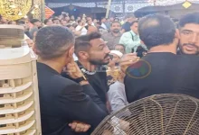 صورة كهربا يقدم واجب العزاء في وفاة والد محمد الشناوي بكفر الشيخ (صور)