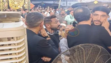 صورة كهربا يقدم واجب العزاء في وفاة والد محمد الشناوي بكفر الشيخ (صور)