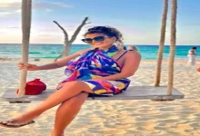 صورة ريهام حجاج تخطف الأنظار بإطلالة صيفية جريئة على البحر (صور)