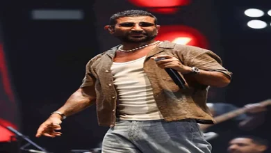 صورة بـ”قميص شبك وخلخال”.. 20 صورة لأغرب إطلالات أحمد سعد التي أثارت الجدل