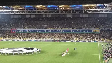 صورة جماهير فنربخشة تدعم فلسطين في مباراة بنفيكا بدوري الأبطال