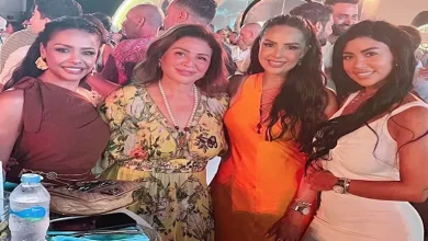 صورة بالصور.. أحمد العوضي ورامز جلال مع إلهام شاهين في الساحل الشمالي