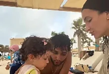 صورة شام الذهبي تستمتع بالأجواء الصيفية مع شقيقها وابنتها (فيديو)
